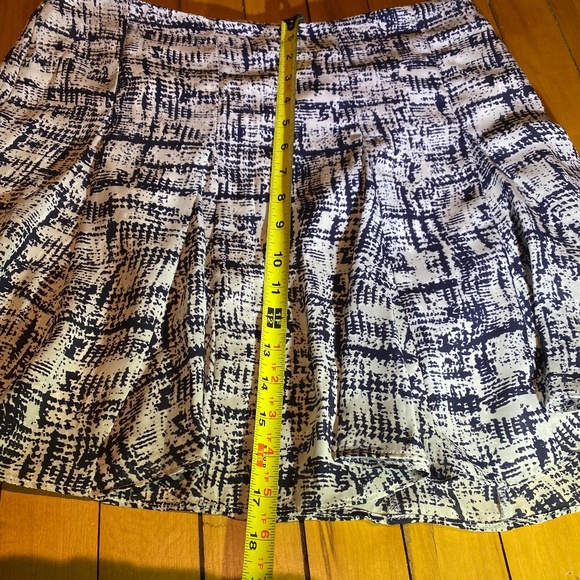 Banana Republic Navy/Soft Gray Trapeze Skirt, Fully Lined, Size 2 - Picture 9 of 11